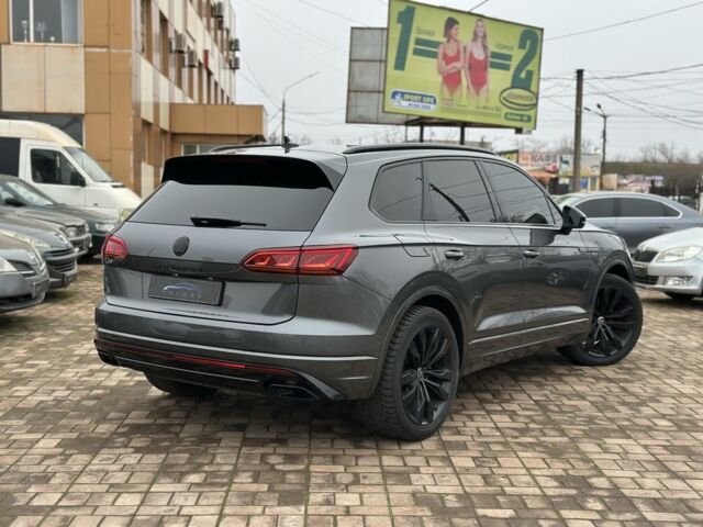 Сірий Фольксваген Туарег, об'ємом двигуна 3 л та пробігом 135 тис. км за 57500 $, фото 2 на Automoto.ua