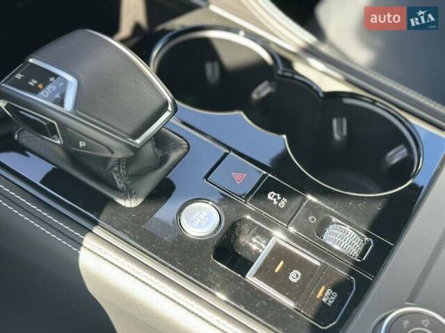 Серый Фольксваген Туарег, объемом двигателя 2.99 л и пробегом 13 тыс. км за 82000 $, фото 44 на Automoto.ua