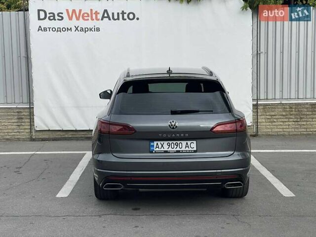 Сірий Фольксваген Туарег, об'ємом двигуна 2.97 л та пробігом 41 тис. км за 71990 $, фото 4 на Automoto.ua