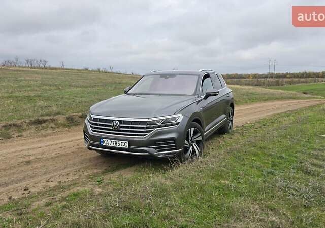 Серый Фольксваген Туарег, объемом двигателя 2.97 л и пробегом 41 тыс. км за 62000 $, фото 10 на Automoto.ua