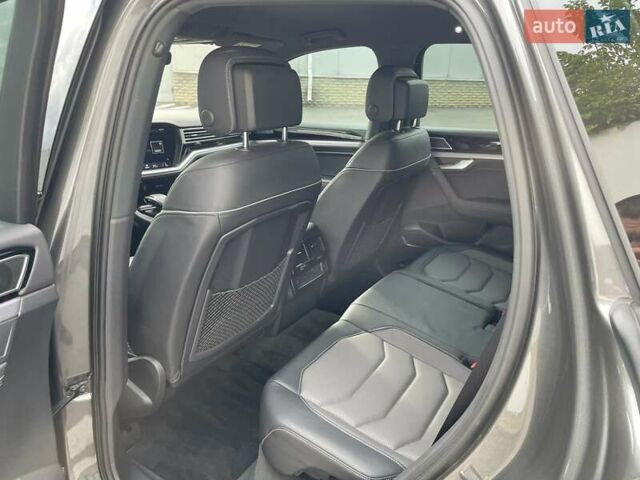 Сірий Фольксваген Туарег, об'ємом двигуна 2.97 л та пробігом 41 тис. км за 71990 $, фото 13 на Automoto.ua