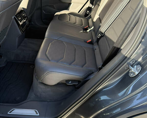 Сірий Фольксваген Туарег, об'ємом двигуна 2.97 л та пробігом 66 тис. км за 66800 $, фото 16 на Automoto.ua