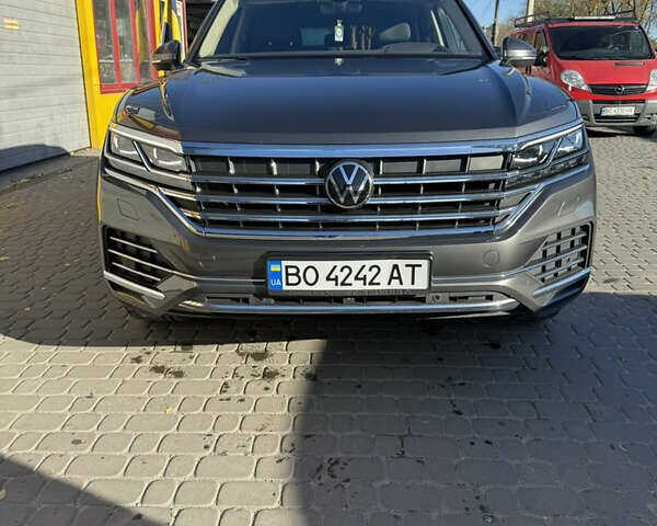 Сірий Фольксваген Туарег, об'ємом двигуна 2.97 л та пробігом 66 тис. км за 66800 $, фото 7 на Automoto.ua