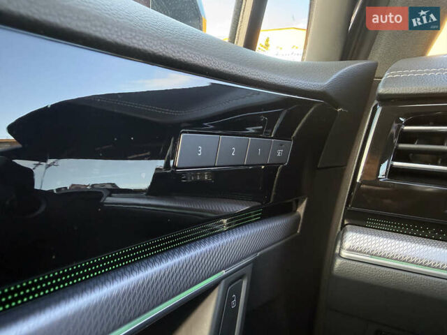 Серый Фольксваген Туарег, объемом двигателя 2.97 л и пробегом 45 тыс. км за 77575 $, фото 27 на Automoto.ua