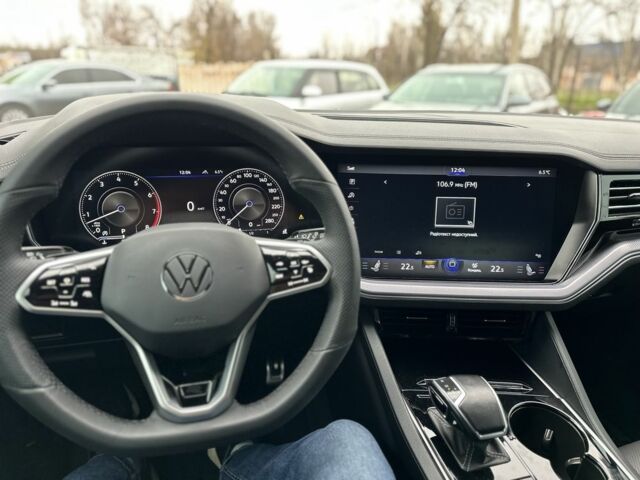 Сірий Фольксваген Туарег, об'ємом двигуна 3 л та пробігом 135 тис. км за 57500 $, фото 23 на Automoto.ua