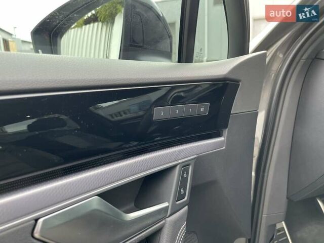 Сірий Фольксваген Туарег, об'ємом двигуна 2.97 л та пробігом 41 тис. км за 71990 $, фото 9 на Automoto.ua