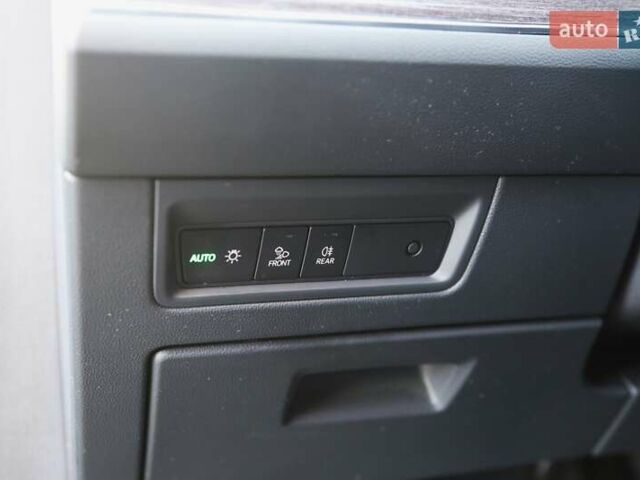 Серый Фольксваген Туарег, объемом двигателя 2.97 л и пробегом 50 тыс. км за 60500 $, фото 30 на Automoto.ua