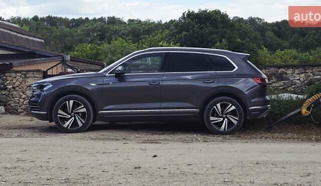 Серый Фольксваген Туарег, объемом двигателя 2.97 л и пробегом 41 тыс. км за 62000 $, фото 11 на Automoto.ua