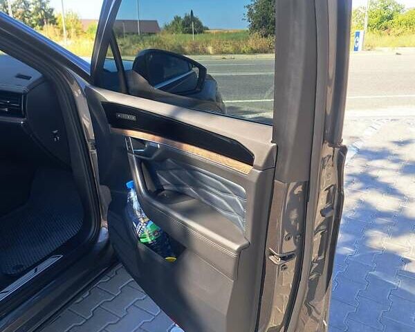 Серый Фольксваген Туарег, объемом двигателя 2.97 л и пробегом 81 тыс. км за 67500 $, фото 18 на Automoto.ua