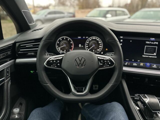 Сірий Фольксваген Туарег, об'ємом двигуна 3 л та пробігом 135 тис. км за 57500 $, фото 22 на Automoto.ua