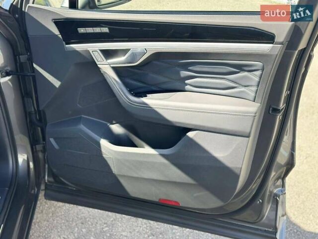 Серый Фольксваген Туарег, объемом двигателя 2.99 л и пробегом 13 тыс. км за 82000 $, фото 25 на Automoto.ua