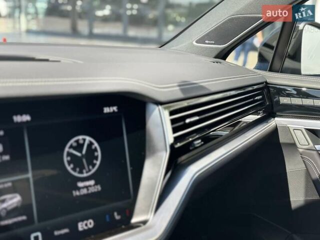 Серый Фольксваген Туарег, объемом двигателя 2.99 л и пробегом 13 тыс. км за 82000 $, фото 41 на Automoto.ua