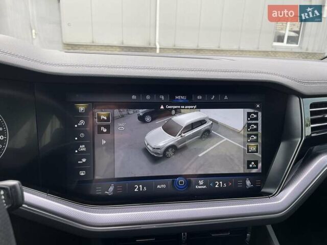 Сірий Фольксваген Туарег, об'ємом двигуна 2.97 л та пробігом 41 тис. км за 71990 $, фото 16 на Automoto.ua