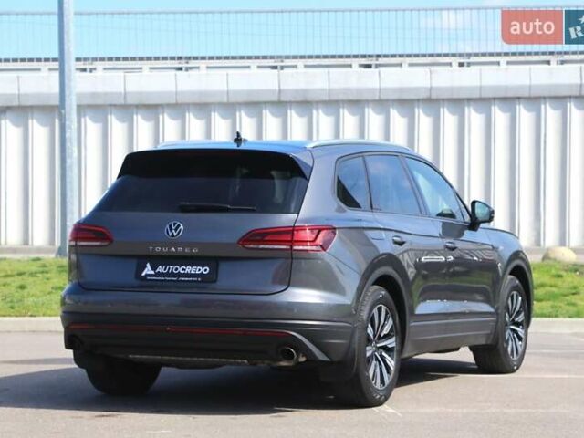 Серый Фольксваген Туарег, объемом двигателя 2.97 л и пробегом 50 тыс. км за 60500 $, фото 4 на Automoto.ua