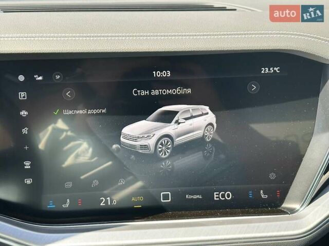 Серый Фольксваген Туарег, объемом двигателя 2.99 л и пробегом 13 тыс. км за 82000 $, фото 39 на Automoto.ua