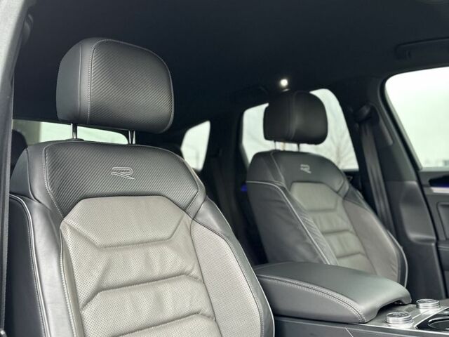 Сірий Фольксваген Туарег, об'ємом двигуна 3 л та пробігом 135 тис. км за 57500 $, фото 16 на Automoto.ua