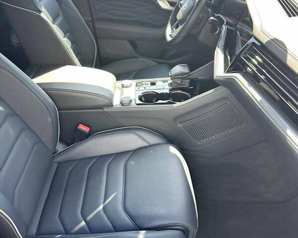 Серый Фольксваген Туарег, объемом двигателя 2.99 л и пробегом 13 тыс. км за 82000 $, фото 28 на Automoto.ua