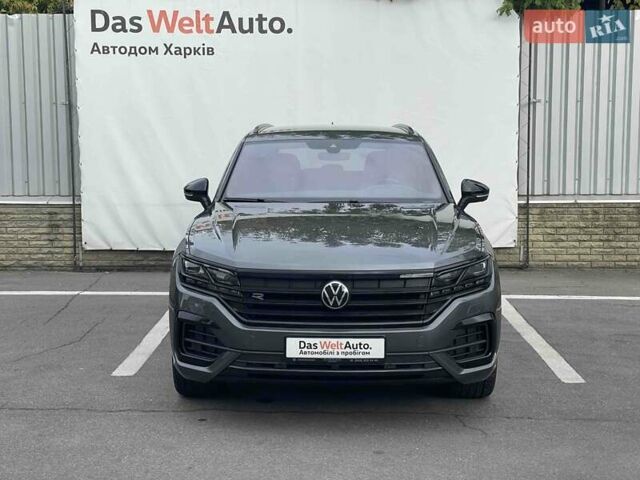 Сірий Фольксваген Туарег, об'ємом двигуна 2.97 л та пробігом 41 тис. км за 71990 $, фото 1 на Automoto.ua