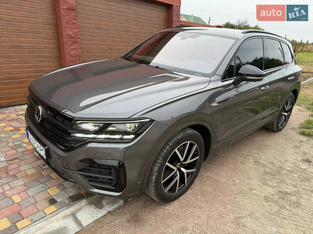 Серый Фольксваген Туарег, объемом двигателя 2.97 л и пробегом 43 тыс. км за 76900 $, фото 7 на Automoto.ua