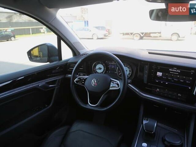 Серый Фольксваген Туарег, объемом двигателя 2.97 л и пробегом 50 тыс. км за 60500 $, фото 11 на Automoto.ua