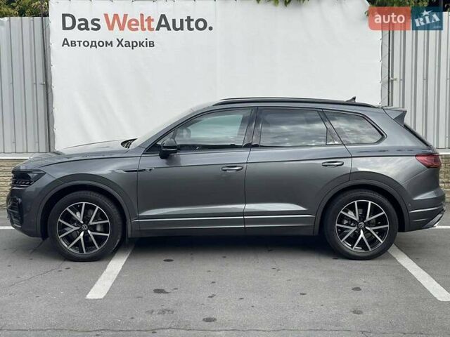 Сірий Фольксваген Туарег, об'ємом двигуна 2.97 л та пробігом 41 тис. км за 71990 $, фото 2 на Automoto.ua