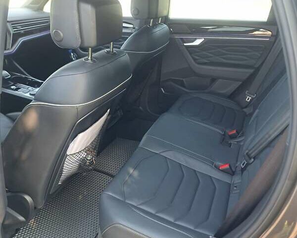 Серый Фольксваген Туарег, объемом двигателя 2.97 л и пробегом 81 тыс. км за 67500 $, фото 22 на Automoto.ua