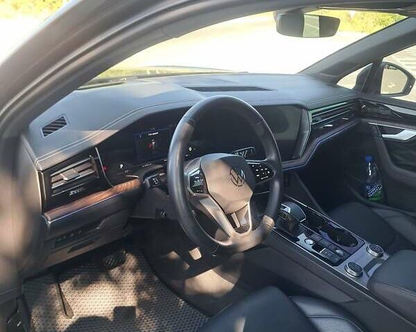 Серый Фольксваген Туарег, объемом двигателя 2.97 л и пробегом 81 тыс. км за 67500 $, фото 23 на Automoto.ua