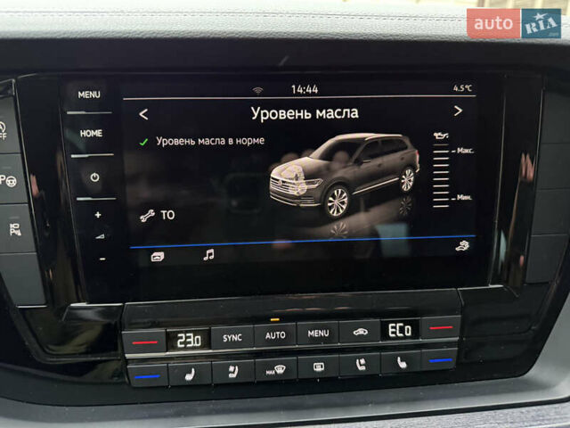 Серый Фольксваген Туарег, объемом двигателя 2.97 л и пробегом 62 тыс. км за 59800 $, фото 24 на Automoto.ua