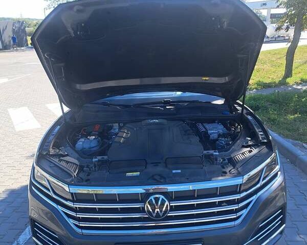 Серый Фольксваген Туарег, объемом двигателя 2.97 л и пробегом 81 тыс. км за 67500 $, фото 26 на Automoto.ua