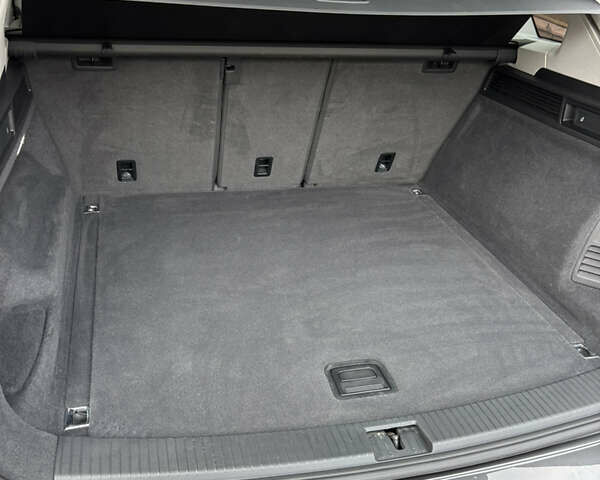 Серый Фольксваген Туарег, объемом двигателя 2.97 л и пробегом 71 тыс. км за 61500 $, фото 12 на Automoto.ua