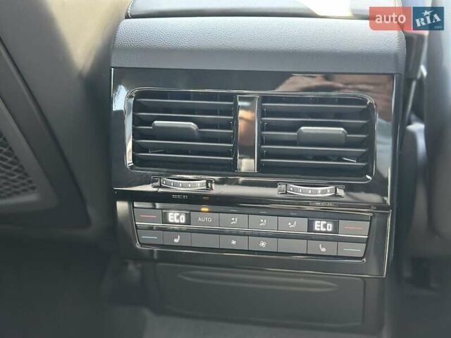 Серый Фольксваген Туарег, объемом двигателя 2.99 л и пробегом 13 тыс. км за 82000 $, фото 32 на Automoto.ua