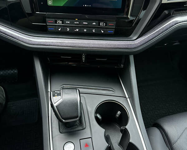 Серый Фольксваген Туарег, объемом двигателя 2.97 л и пробегом 62 тыс. км за 59800 $, фото 16 на Automoto.ua