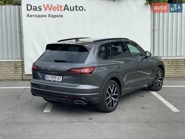 Сірий Фольксваген Туарег, об'ємом двигуна 2.97 л та пробігом 41 тис. км за 71990 $, фото 5 на Automoto.ua
