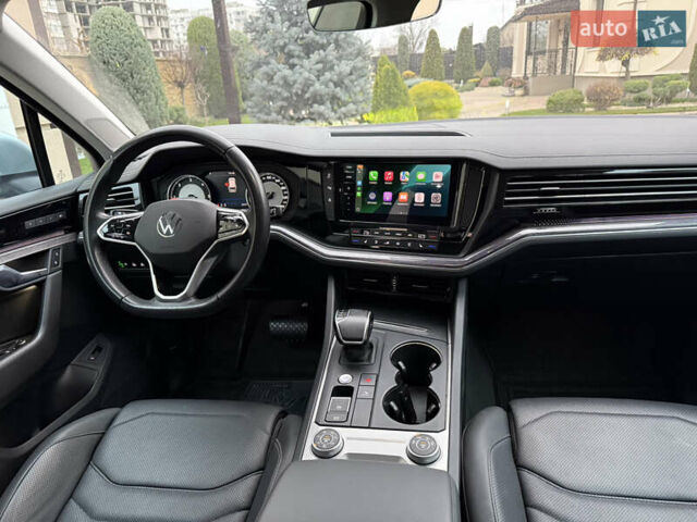 Серый Фольксваген Туарег, объемом двигателя 2.97 л и пробегом 62 тыс. км за 59800 $, фото 18 на Automoto.ua