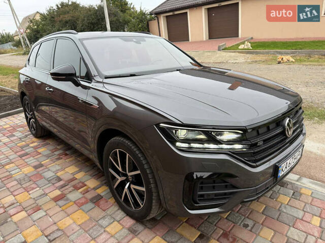 Серый Фольксваген Туарег, объемом двигателя 2.97 л и пробегом 43 тыс. км за 76900 $, фото 3 на Automoto.ua