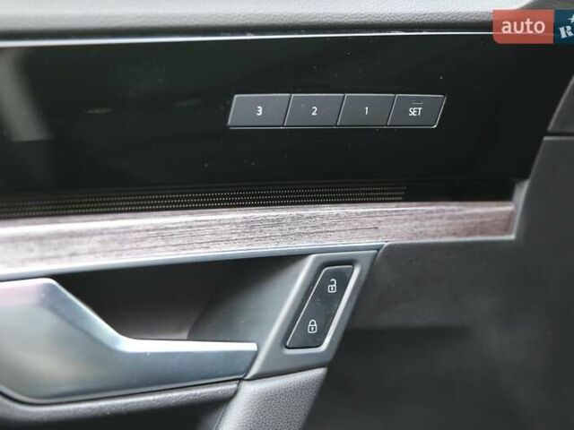 Серый Фольксваген Туарег, объемом двигателя 2.97 л и пробегом 50 тыс. км за 60500 $, фото 29 на Automoto.ua