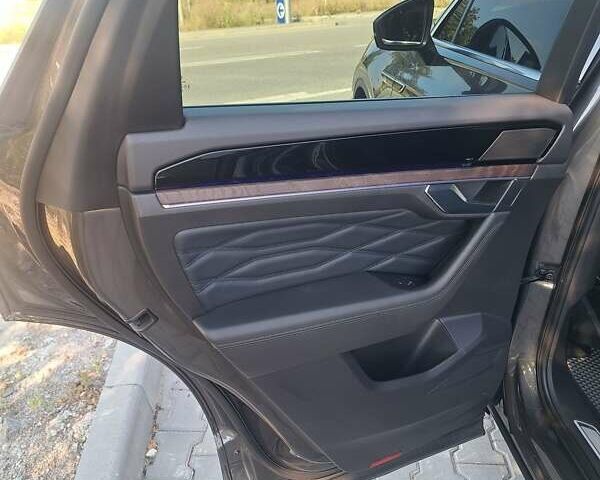 Серый Фольксваген Туарег, объемом двигателя 2.97 л и пробегом 81 тыс. км за 67500 $, фото 24 на Automoto.ua