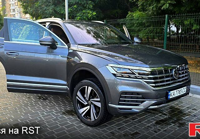 Серый Фольксваген Туарег, объемом двигателя 3 л и пробегом 41 тыс. км за 62000 $, фото 5 на Automoto.ua