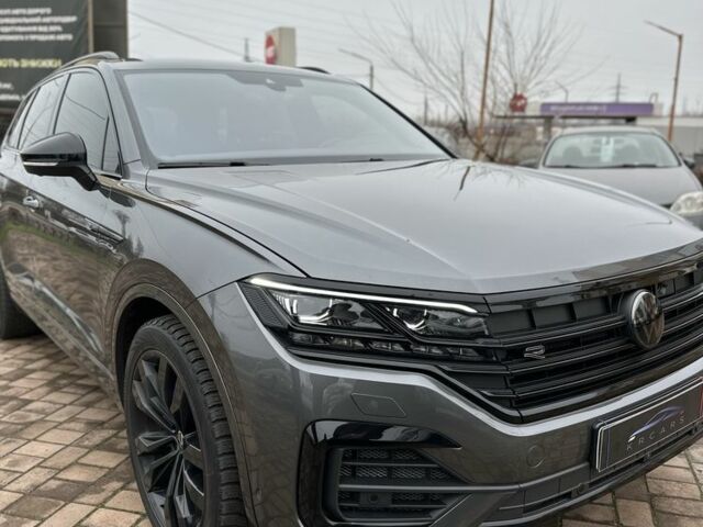 Сірий Фольксваген Туарег, об'ємом двигуна 3 л та пробігом 135 тис. км за 57500 $, фото 12 на Automoto.ua