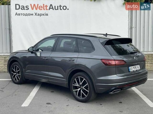 Сірий Фольксваген Туарег, об'ємом двигуна 2.97 л та пробігом 41 тис. км за 71990 $, фото 3 на Automoto.ua