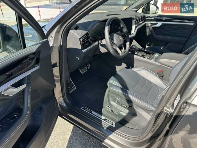 Серый Фольксваген Туарег, объемом двигателя 2.99 л и пробегом 13 тыс. км за 82000 $, фото 22 на Automoto.ua