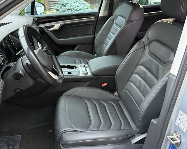 Серый Фольксваген Туарег, объемом двигателя 2.97 л и пробегом 62 тыс. км за 59800 $, фото 9 на Automoto.ua