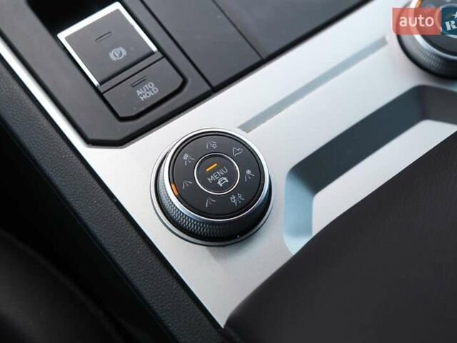 Серый Фольксваген Туарег, объемом двигателя 2.97 л и пробегом 50 тыс. км за 60500 $, фото 24 на Automoto.ua