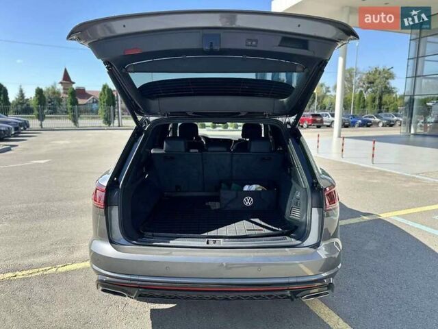 Серый Фольксваген Туарег, объемом двигателя 2.99 л и пробегом 13 тыс. км за 82000 $, фото 16 на Automoto.ua