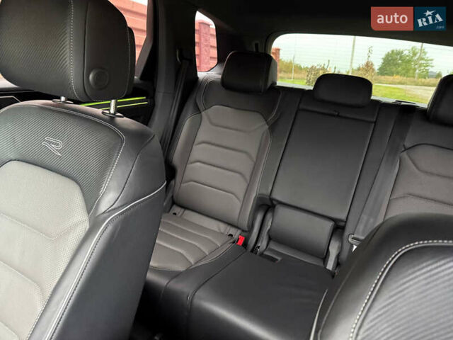 Серый Фольксваген Туарег, объемом двигателя 2.97 л и пробегом 43 тыс. км за 76900 $, фото 28 на Automoto.ua