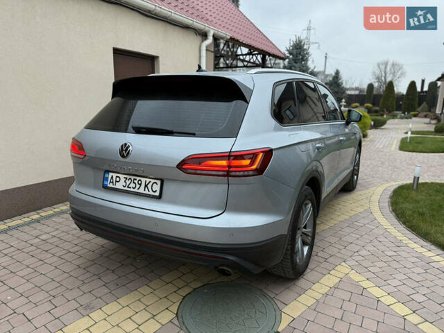 Серый Фольксваген Туарег, объемом двигателя 2.97 л и пробегом 62 тыс. км за 59800 $, фото 4 на Automoto.ua