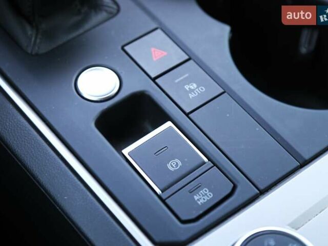 Серый Фольксваген Туарег, объемом двигателя 2.97 л и пробегом 50 тыс. км за 60500 $, фото 23 на Automoto.ua