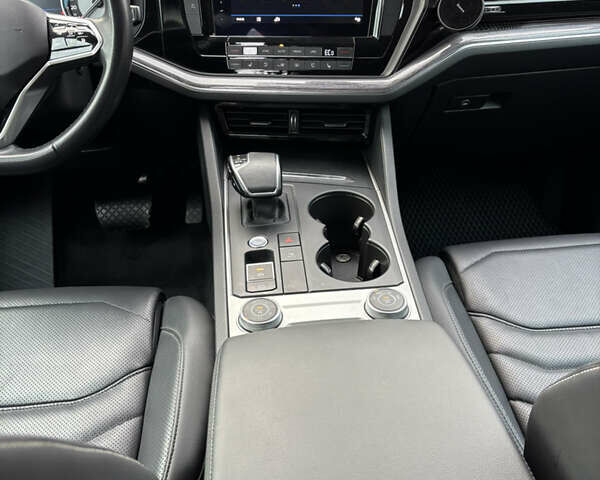 Серый Фольксваген Туарег, объемом двигателя 2.97 л и пробегом 71 тыс. км за 61500 $, фото 9 на Automoto.ua