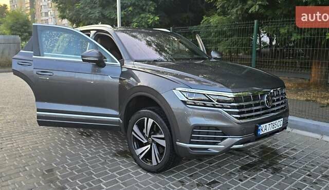 Серый Фольксваген Туарег, объемом двигателя 2.97 л и пробегом 41 тыс. км за 62000 $, фото 6 на Automoto.ua