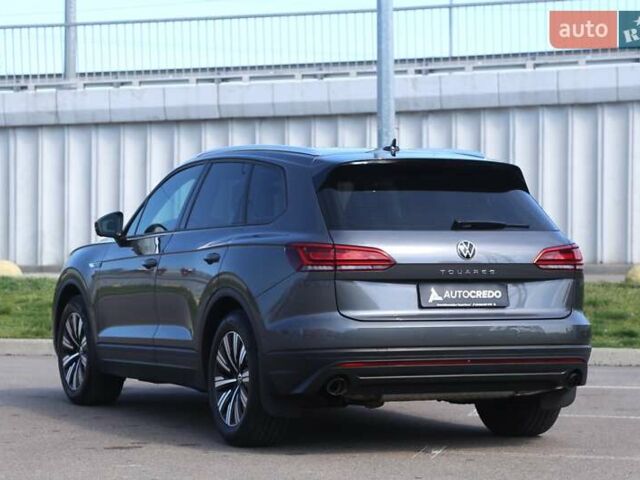 Серый Фольксваген Туарег, объемом двигателя 2.97 л и пробегом 50 тыс. км за 60500 $, фото 6 на Automoto.ua